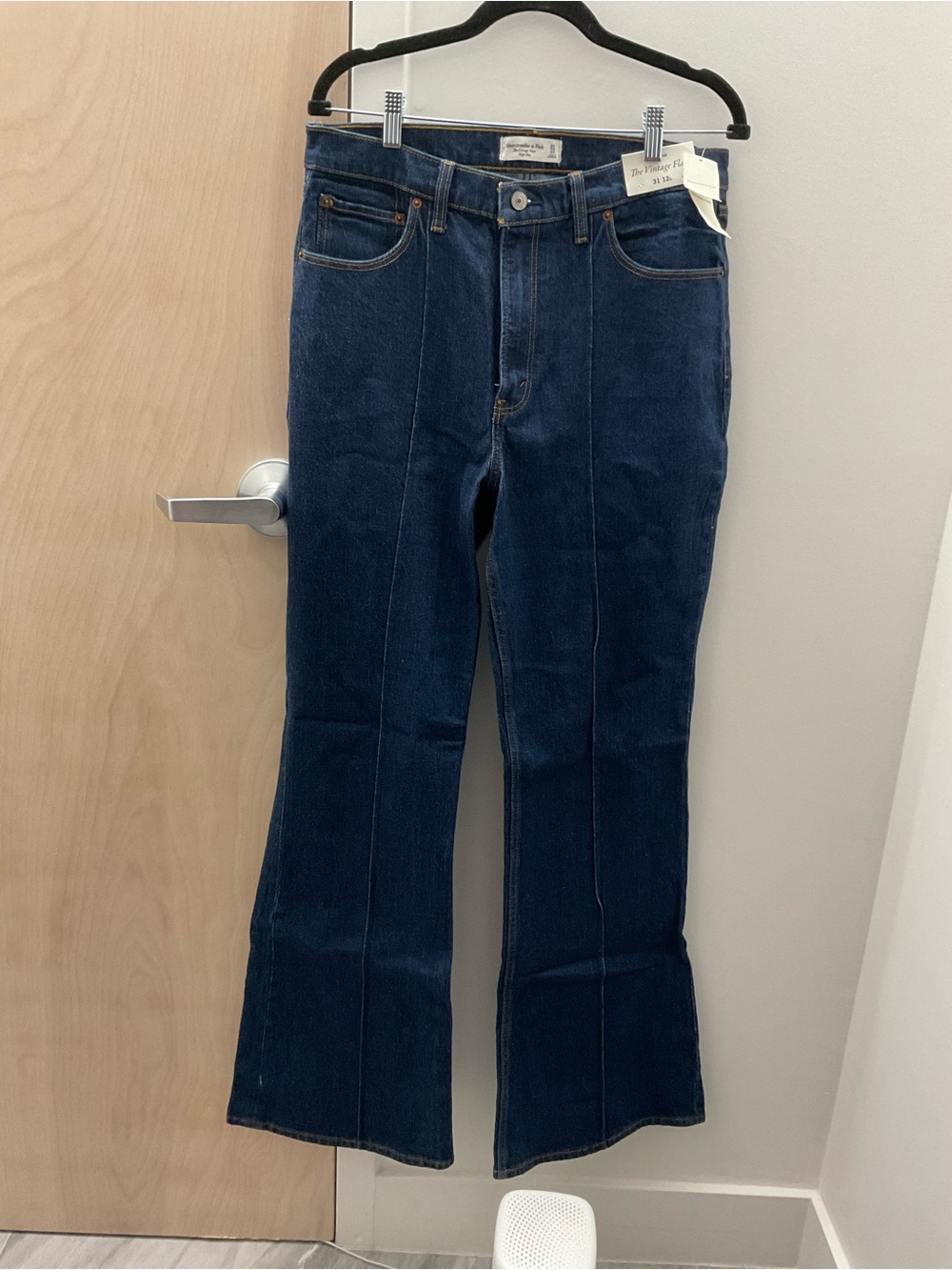 Abercrombie & Fitch The Vintage Flare High Rise Jeans Size 31/12L